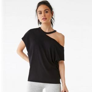 Sexy asymmetric T-shirt sloping shoulders and exposed shoulders 