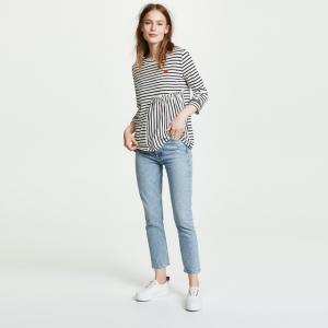 A T-shirt with embroidered heart-shaped pleats stripes